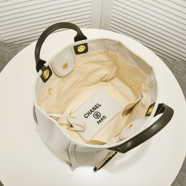 シャネルバッグ着用イメージ